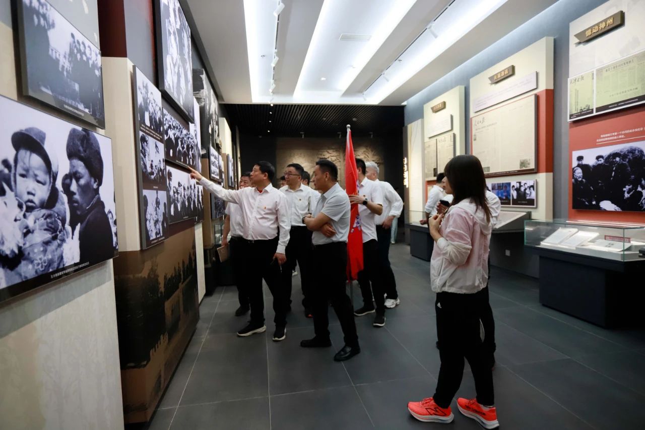 砥礪初心使命，汲取奮進力量丨花花牛乳業(yè)集團黨委組織開展學習“焦裕祿精神”主題黨日活動