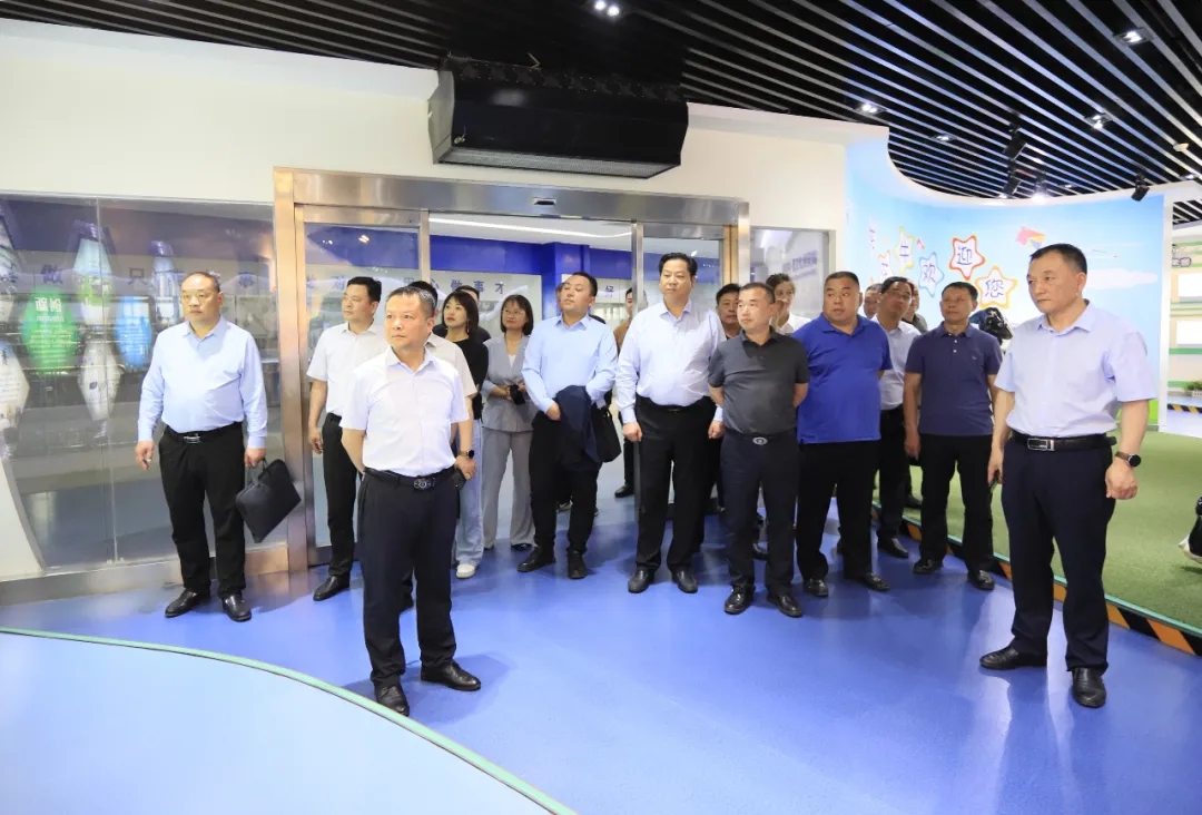 供銷聯(lián)動(dòng)，創(chuàng)新共贏丨河南農(nóng)投集團(tuán)內(nèi)部業(yè)務(wù)協(xié)同交流會(huì)在花花牛乳業(yè)集團(tuán)順利召開