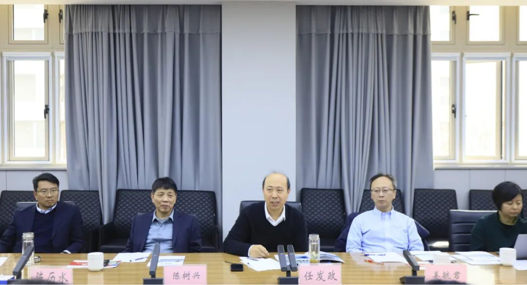 花花牛乳業(yè)集團(tuán)黨委書(shū)記、董事長(zhǎng)唐洪峰一行赴中原食品實(shí)驗(yàn)室同中國(guó)工程院院士、中原食品實(shí)驗(yàn)室主任任發(fā)政座談交流