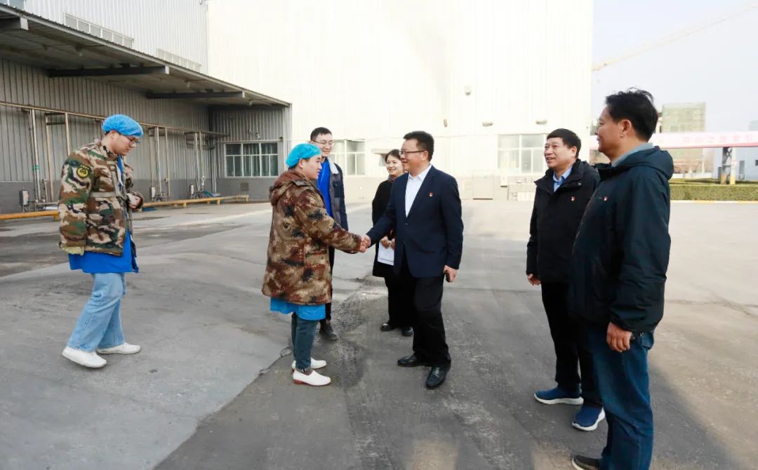 新春慰問送關(guān)懷——集團(tuán)黨委書記、董事長慰問春節(jié)期間堅守崗位的一線職工