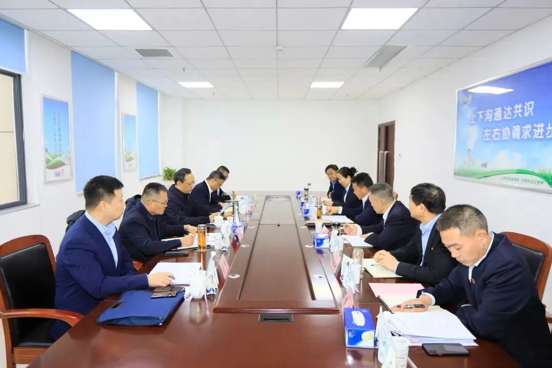 省政府國資委黨委書記、主任李濤一行到花花牛乳業(yè)集團(tuán)調(diào)研