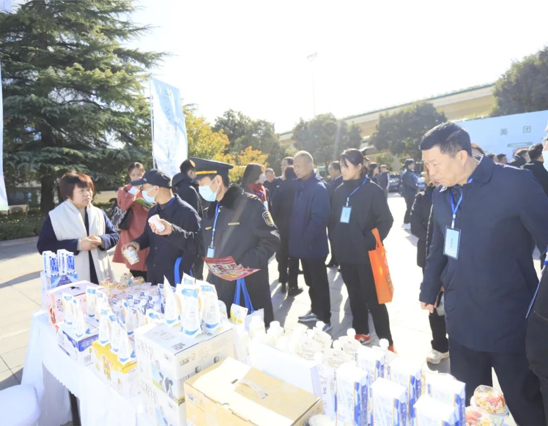 花花牛丨落實食品生產(chǎn)加工企業(yè)質(zhì)量安全主體責任，助力人民群眾生活更美好——2023年河南省暨鄭州食品安全宣傳周啟動儀式隆重舉行