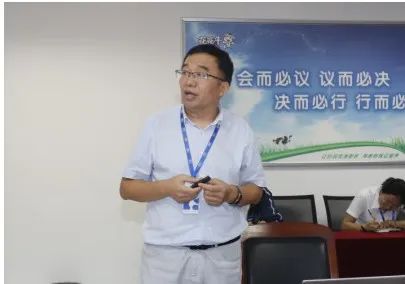 繼往開來 · 再創(chuàng)輝煌 | 花花牛乳業(yè)集團召開9月營銷、養(yǎng)殖及飼料月度經(jīng)營工作會議