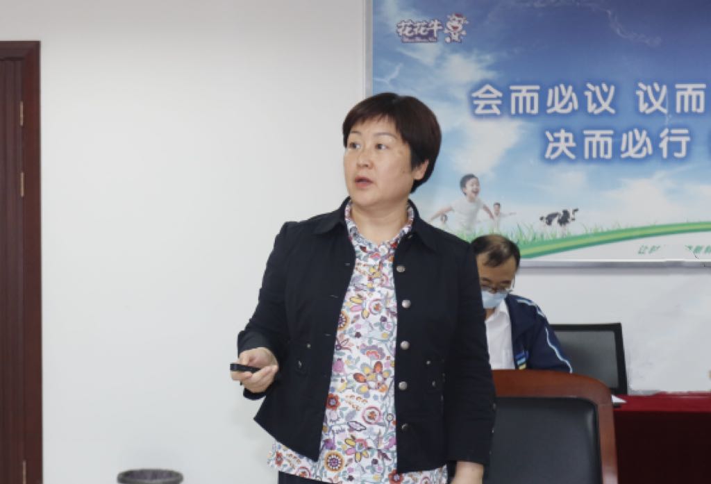 繼往開來 · 再創(chuàng)輝煌 | 花花牛乳業(yè)集團召開9月營銷、養(yǎng)殖及飼料月度經(jīng)營工作會議