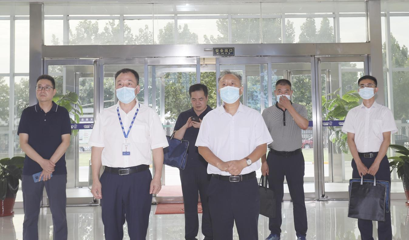 河南省“萬人助萬企”活動第一工作組 蒞臨花花牛乳業(yè)集團調(diào)研 河南省“萬人助萬企”活動第一工作組 蒞臨花花牛乳業(yè)集團調(diào)研