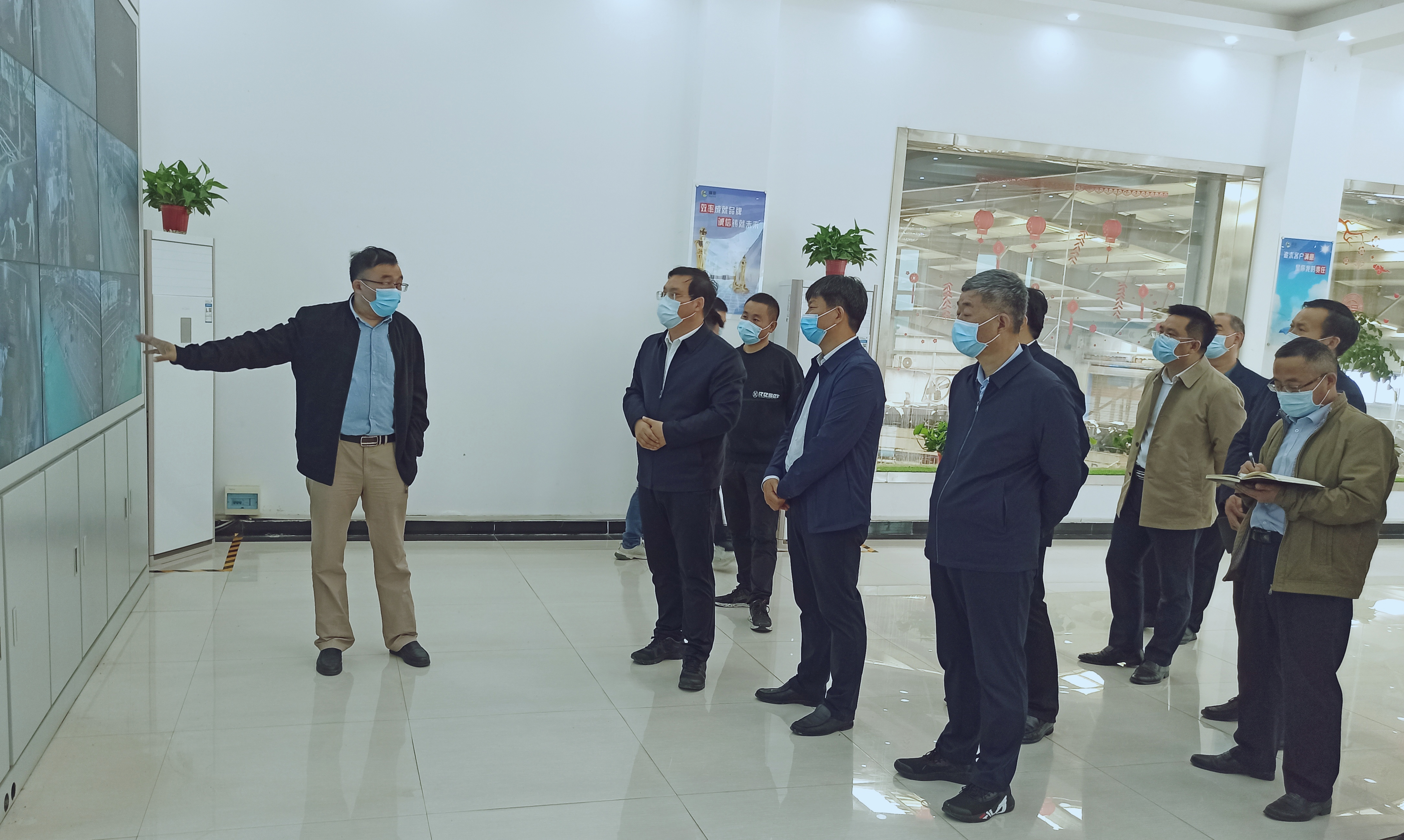 駐馬店市委副書記、市長(zhǎng)李躍勇一行 蒞臨花花牛乳業(yè)集團(tuán)新蔡豫信瑞亞牧場(chǎng)調(diào)研