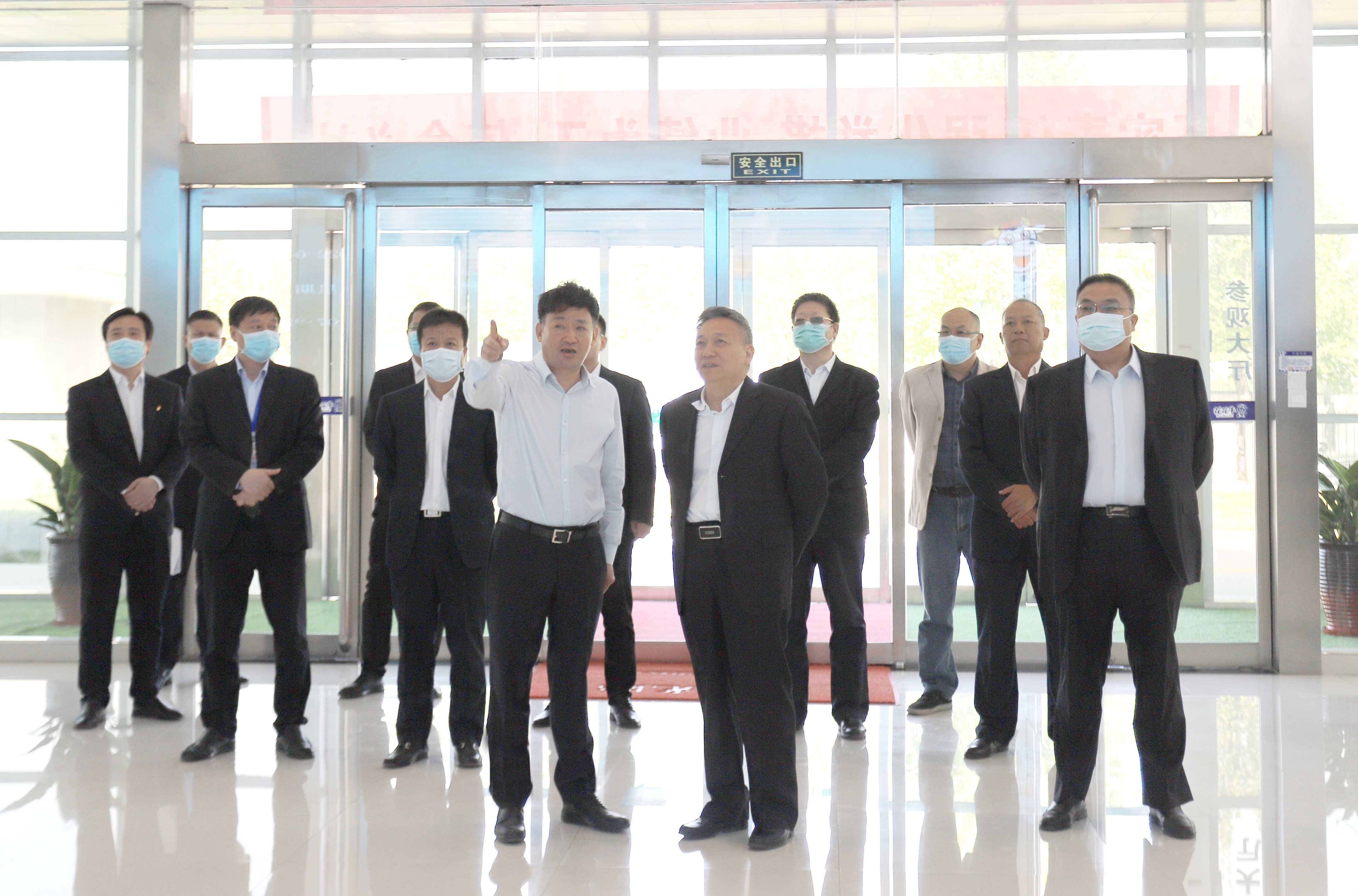 花花牛乳業(yè)集團(tuán)與國(guó)電河南新能源有限公司舉行光伏項(xiàng)目合作開(kāi)發(fā)簽約儀式