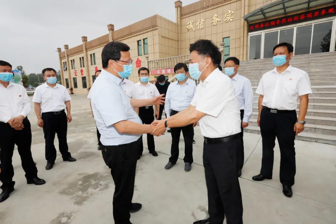 快訊 | 河南省委常委、省紀(jì)委書記、省監(jiān)委主任任正曉蒞臨花花牛乳業(yè)集團(tuán)新蔡瑞亞牧場調(diào)研