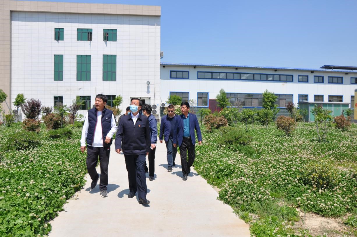 商丘市委常委、宣傳部部長王全周一行蒞臨睢縣瑞亞牧業(yè)有限公司調(diào)研