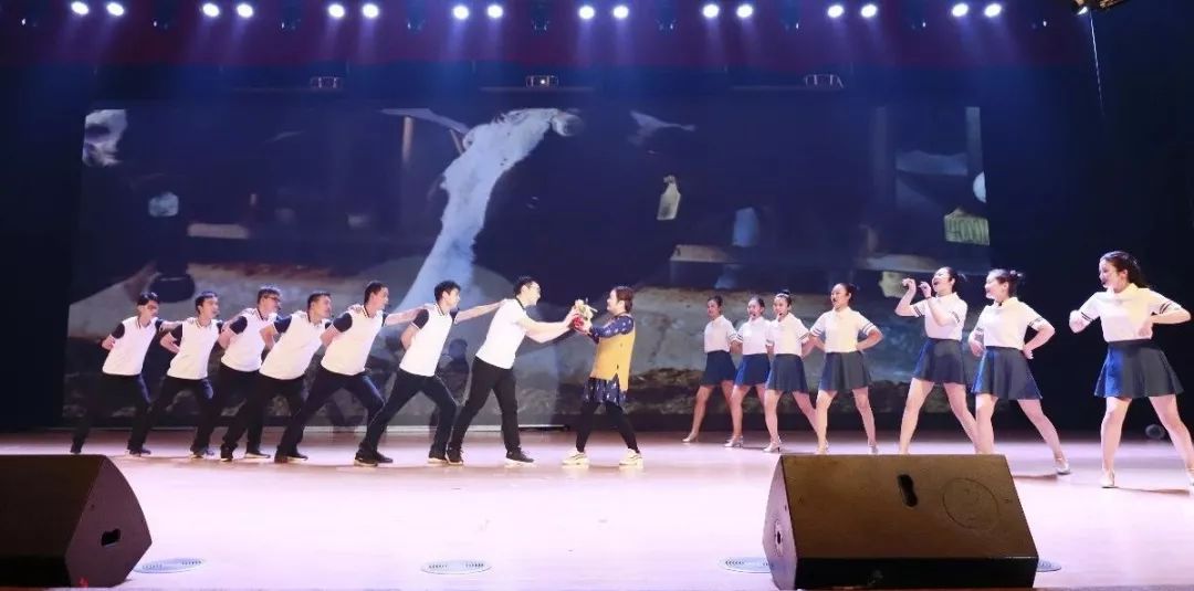 “贏在2019”，花花牛乳業(yè)集團(tuán)2019年新春晚會(huì)盛大開(kāi)幕