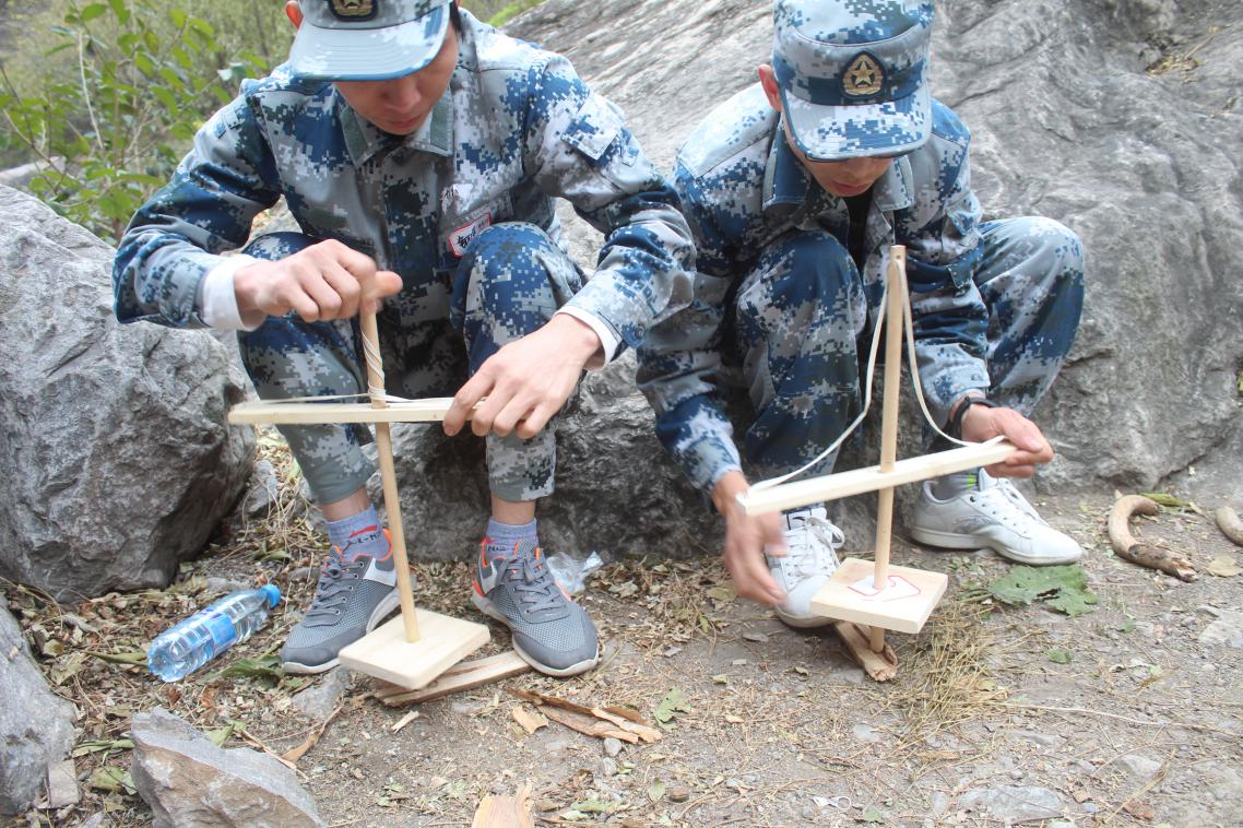 組織開(kāi)展戶外拓展訓(xùn)練活動(dòng)