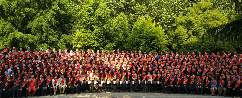 河南花花牛乳業(yè)集團股份有限公司阮曉琦、王曉龍榮獲“鄭州市勞動模范”榮譽稱號