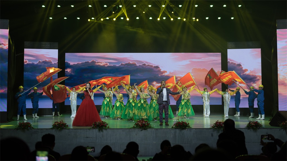 “不忘初心、聚力前行” 花花牛集團(tuán)2018迎新春聯(lián)歡會(huì)隆重舉行