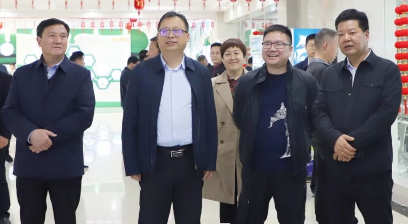 花花牛丨駐馬店市遂平縣政協(xié)黨組書(shū)記、主席張衛(wèi)東一行蒞臨花花牛魯山瑞亞牧場(chǎng)參觀