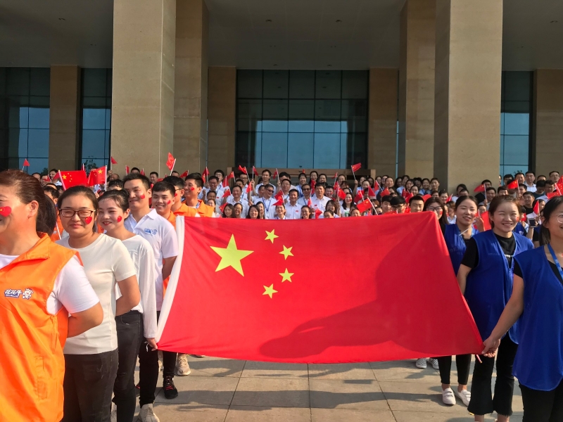 花花牛 唱紅歌 祝福我的國(guó)?。?！